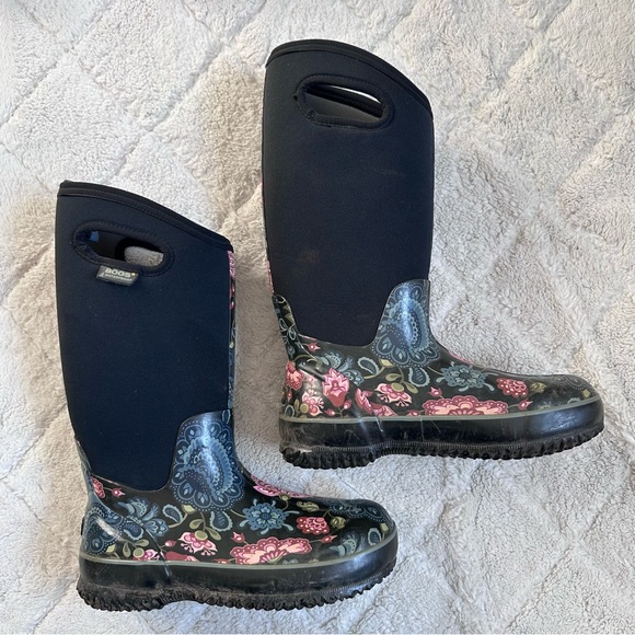 Bogs | Women's Classic Winter Blooms waterproof boots | Size 7 - Picture 2 of 7